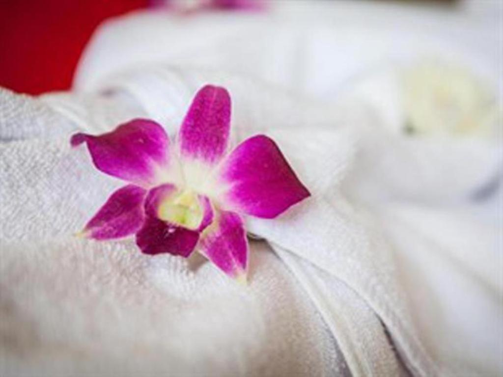Triple Rund Place Hotel Patong Екстер'єр фото