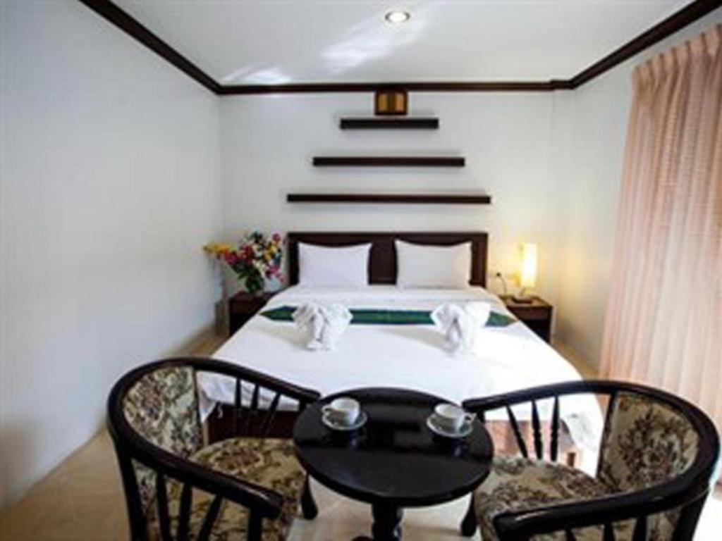 Triple Rund Place Hotel Patong Екстер'єр фото