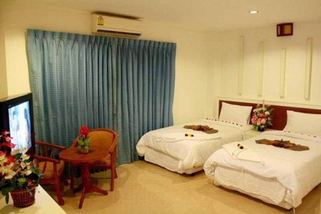 Triple Rund Place Hotel Patong Екстер'єр фото