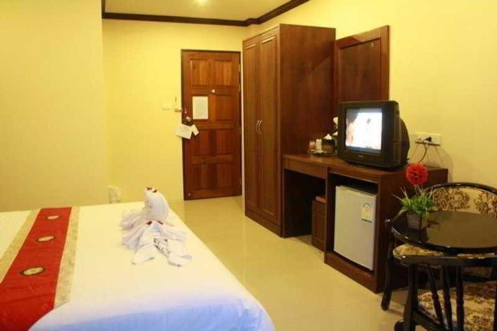 Triple Rund Place Hotel Patong Екстер'єр фото
