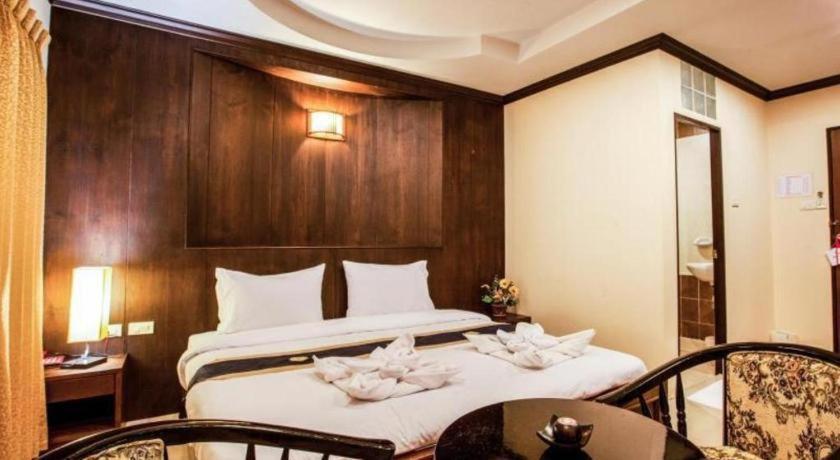 Triple Rund Place Hotel Patong Екстер'єр фото