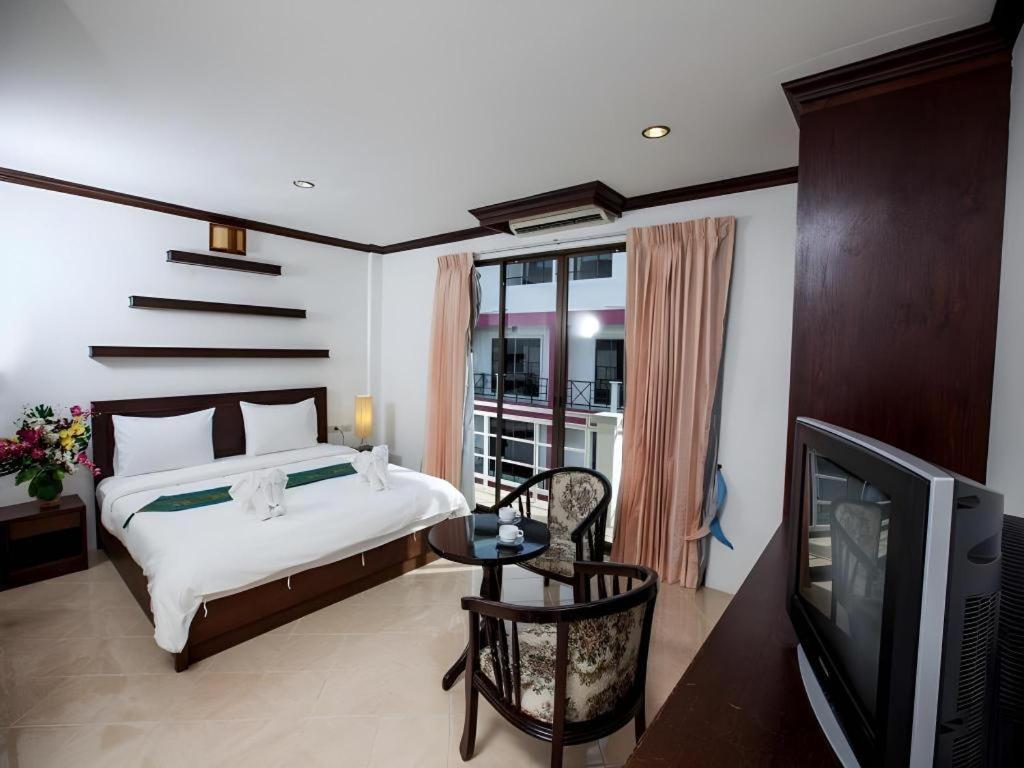 Triple Rund Place Hotel Patong Екстер'єр фото