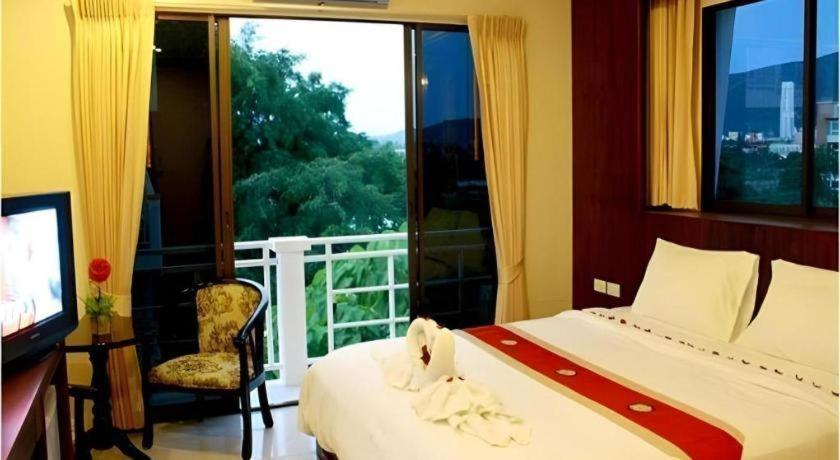 Triple Rund Place Hotel Patong Екстер'єр фото