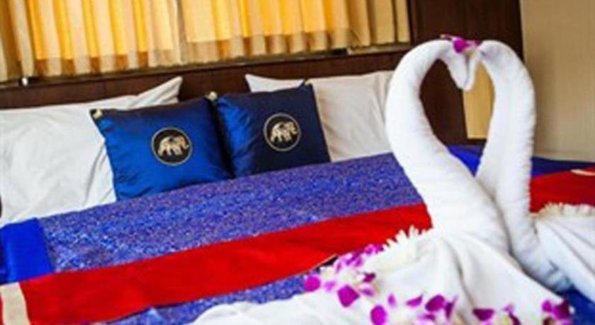 Triple Rund Place Hotel Patong Екстер'єр фото