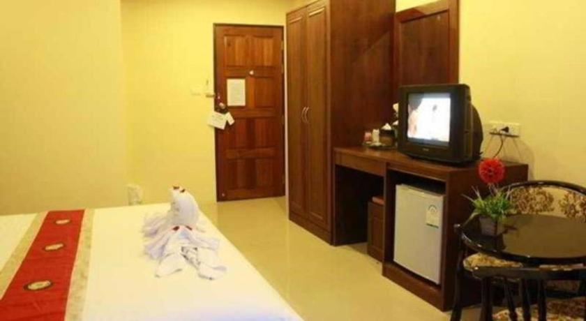 Triple Rund Place Hotel Patong Екстер'єр фото