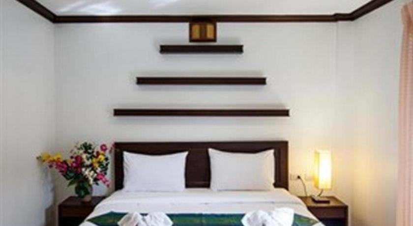 Triple Rund Place Hotel Patong Екстер'єр фото