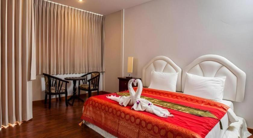 Triple Rund Place Hotel Patong Екстер'єр фото