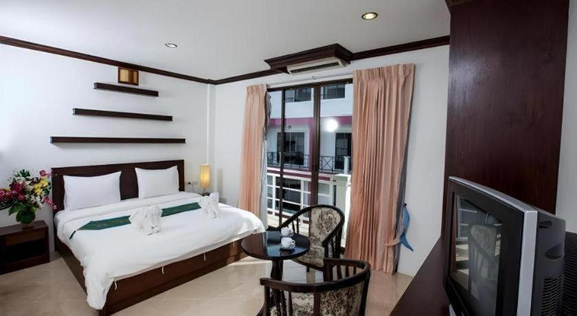Triple Rund Place Hotel Patong Екстер'єр фото