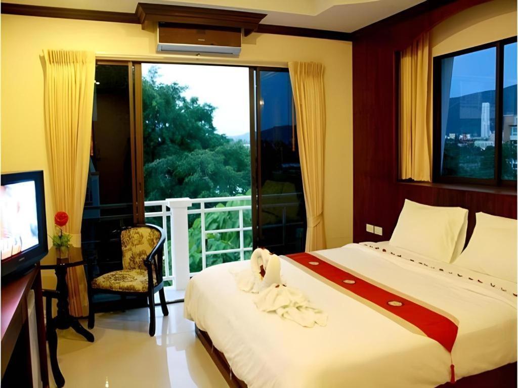 Triple Rund Place Hotel Patong Екстер'єр фото